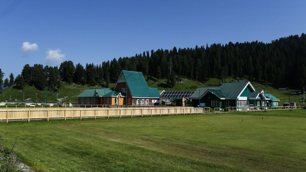 top 7 adventure tourist places in india | adventure tourist places in india | Bir Billing | Rishikesh | Ladakh | Manali | Gulmarg | Auli | Har Ki Doon Valley | famous tourist places in India