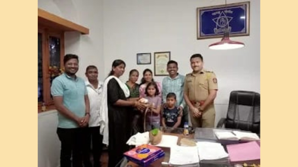 kolhapur girl honesty returned the money