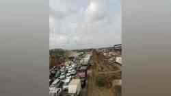 मुंबई अहमदाबाद राष्ट्रीय महामार्गावर वाहतूक कोंडी नागरिकांचे हाल