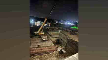 vasai Landslide, work of laying water pipeline, Surya Regional Water Supply Scheme, Versova bridge, driver trapped under debris, Poclain trapped under debris,
