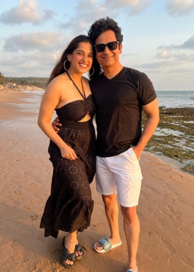 priya bapat and umesh kamat enjoying goa trip