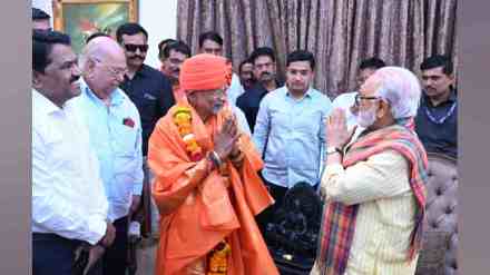 nashik, shantigiri maharaj, nashik lok sabha seat, shantigiri maharaj meet chhagan Bhujbal, shantigiri maharaj respond cm Eknath shinde, lok saha 2024, nashik news, marathi news,
