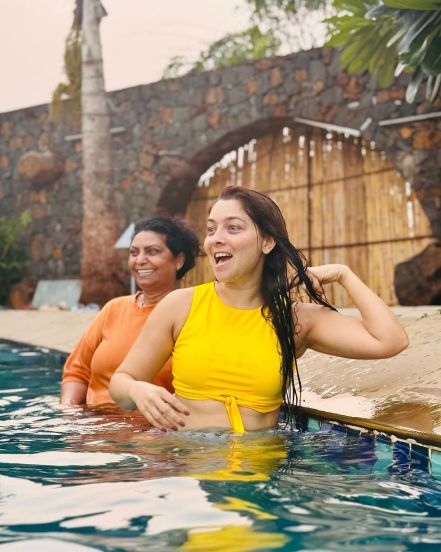 sonalee-kulkarni-family-trip 