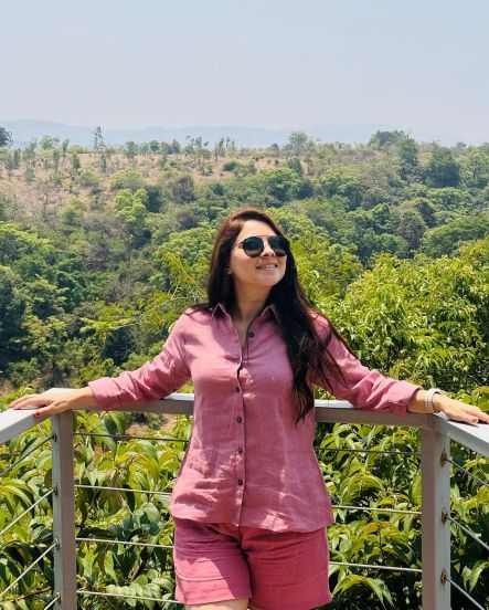 sonalee-kulkarni-family-trip 