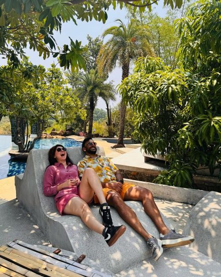 sonalee-kulkarni-family-trip 