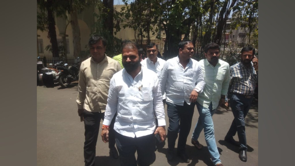 nashik lok sabha seat, Former Thackeray Group jilha pramukh, Vijay karanjkar Reveals Wealth, Gold Jewellery Crores, Family Assets Exceed 28 Crores, Vijay karanjkar Family Assets Exceed 28 Crores, lok sabha 2024, Vijay karanjkar independent candidate, marathi news