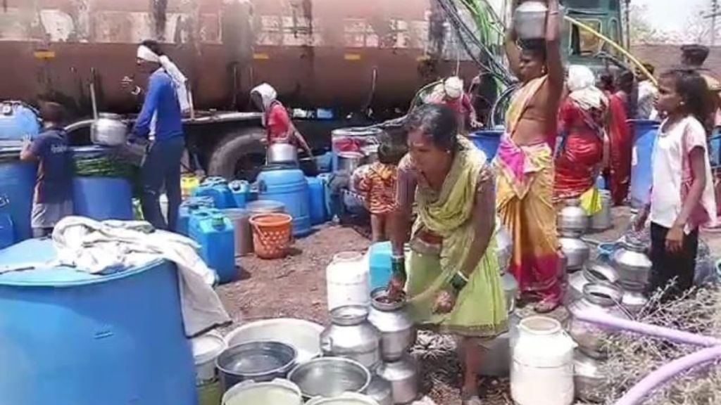 Signs of water shortage in Buldhana urban area too water in the dam has run out