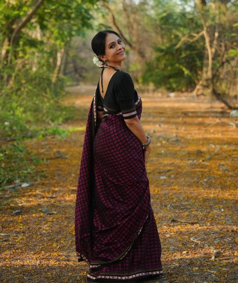 Aishwarya Narkar Hati Mor Cotton Khun Saree