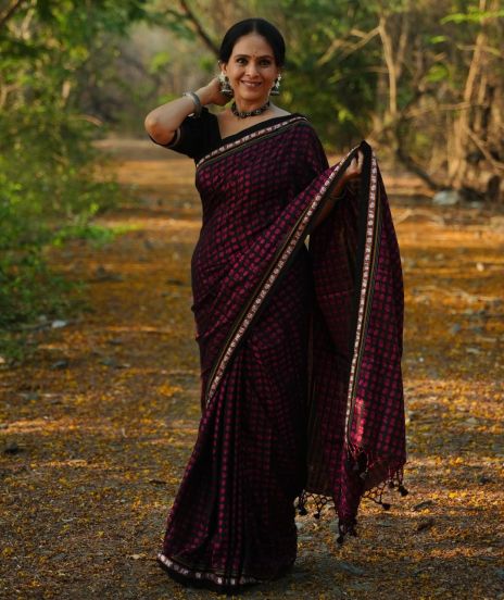 Aishwarya Narkar Hati Mor Cotton Khun Saree