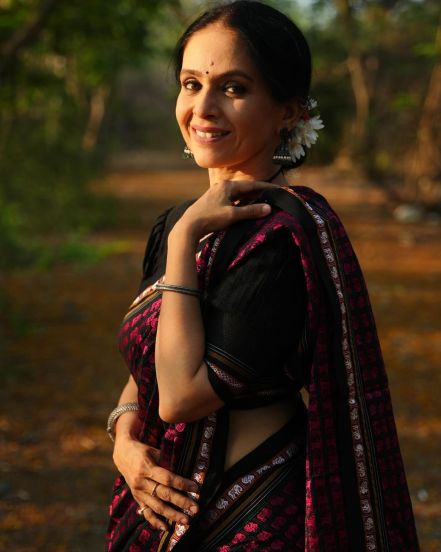 Aishwarya Narkar Hati Mor Cotton Khun Saree