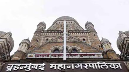 Cracks in subway at Chunabhatti fear of accident