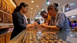 Gold-Silver Price: ग्राहकांसाठी आनंदाचा दिवस! सोने झाले स्वस्त, मुंबई-पुण्यातील १० ग्रॅम सोन्याचा भाव तपासा