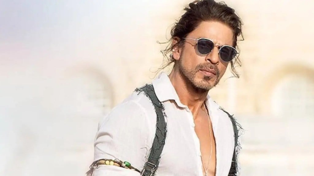 Shah Rukh Khan used to go slums at midnight