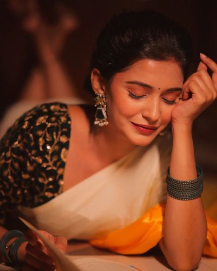 Shivani Mundhekar White Saree