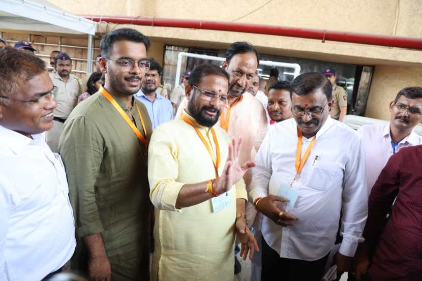 Naresh Mhaskes lead in the Chief Ministers thane 