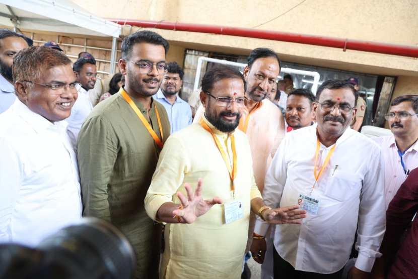 Naresh Mhaskes lead in the Chief Ministers thane 