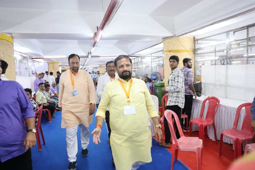Naresh Mhaskes lead in the Chief Ministers thane 