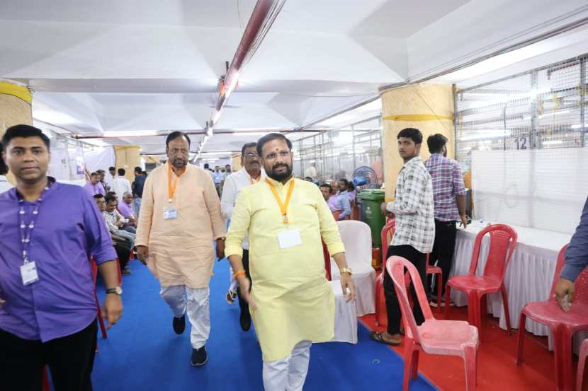 Naresh Mhaskes lead in the Chief Ministers thane 