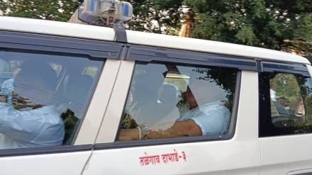 talegaon dabhade nagar parishad chief hit two cars stand on road
