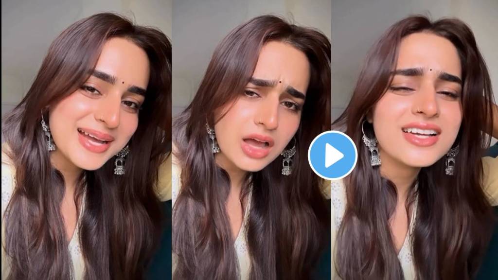 Bigg Boss fame Ayesha Khan talking marathi video viral