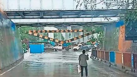 Traffic jam due to beam collapse in Airoli