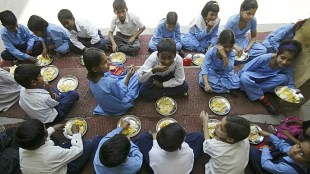 maharashtra mid day meal marathi news