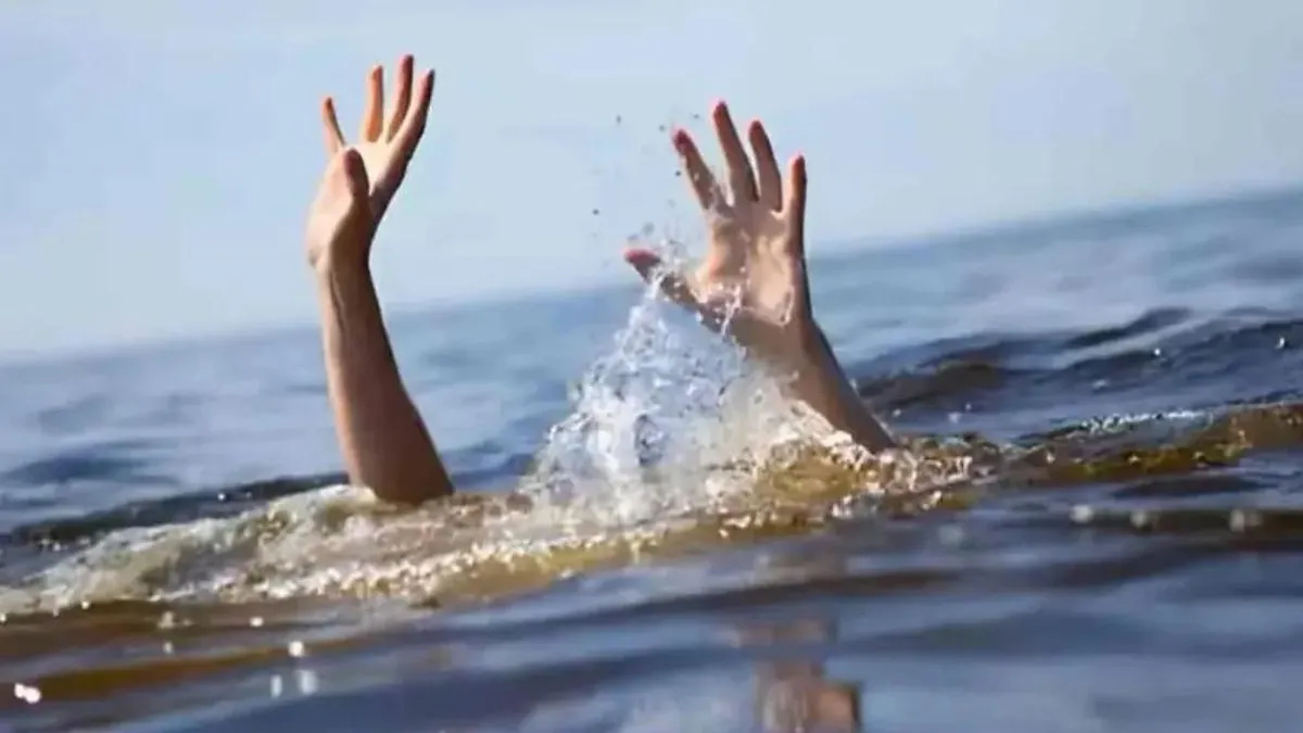 अलिबाग समुद्रात पर्यटक बुडाला | Tourist drowned in Alibaug sea