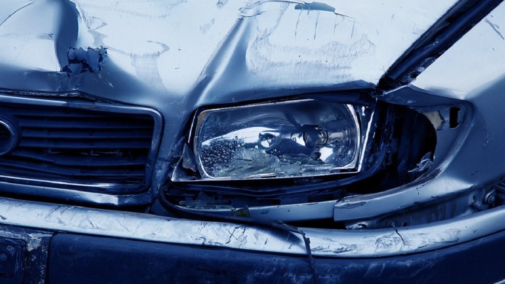 minor car driver, hit car,