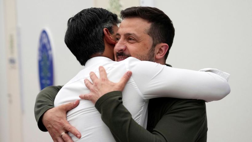 G7 - Zelenskyy hugs Sunak