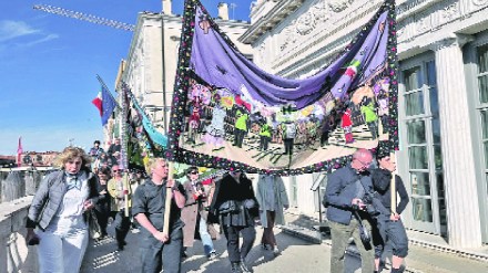 Loksatta kalakaran Shaheen Bagh textiles J G Arts College art school Loksatta kalakaran Shaheen Bagh textiles J G Arts College art school