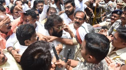 Clashes between police and Congress workers state-wide mudslinging agitation