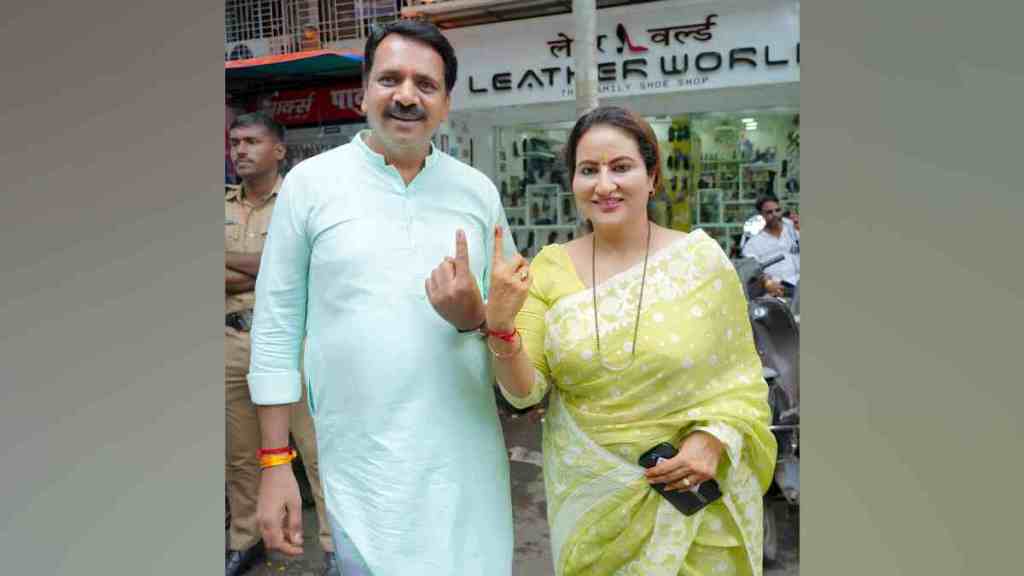 former mla Narendra mehta, Eighth Grade Education Narendra mehta, Narendra Mehta share a photo on facebook of Voting in Graduate Constituency, facebook, Graduate Constituency, konkan Graduate Constituency, Controversy of Narendra mehta, bhayandar, mira road,