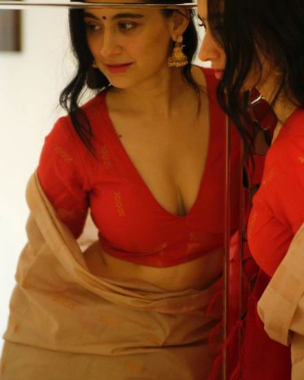 Heeramandi fame sanjeeda shaikh shared bikini photos on social media