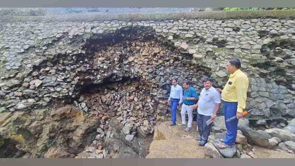 Umte Dam, Umte Dam Wall damaged , Alibag tehsil, Umte Dam Wall, Inspection of the dam by the Chief Executive Officer, Urgent Repairs and Strengthening Measures, Chief Executive Officer given instructions for Umte Dam, alibag news