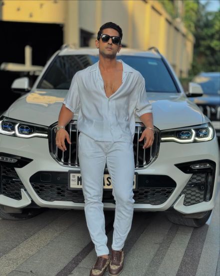 beside-acting-these-tv-stars-also-have-successful-business
