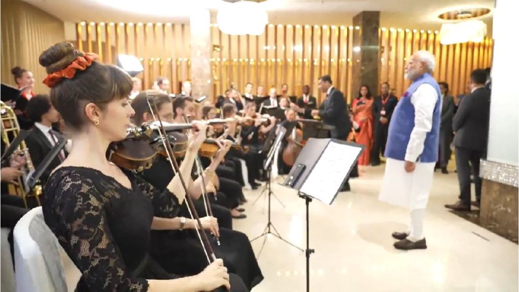 Austrian artists performs Vande Mataram to welcome narendra modi