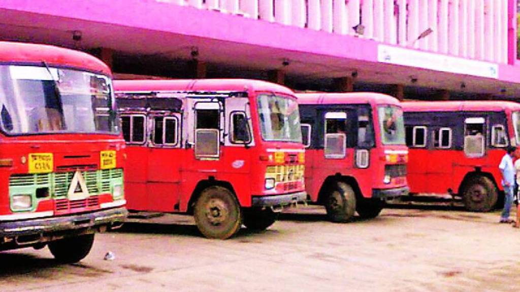 pravasi raja din, ST bus, passengers,