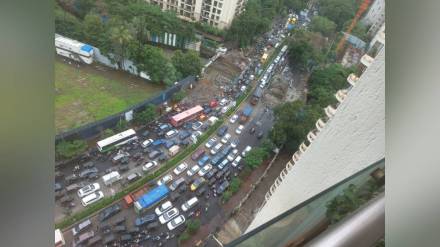 Ghodbunder road, blocked, accident,