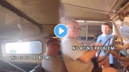 A mans unconventional method of creating a cooling setup In Him Old Car by using ceiling fan To setup In Car Watch Viral Video