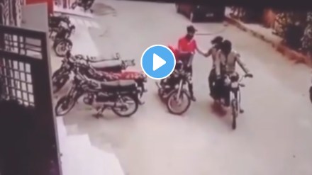 Two robbers returned valuables to a delivery boy after he broke into tears video