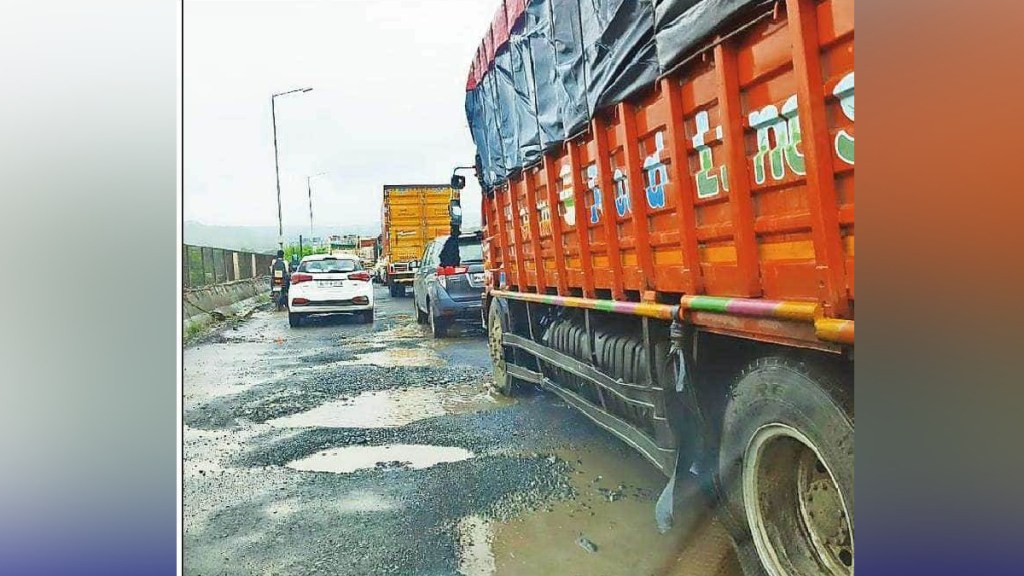 Mumbai Nashik highway is delayed for six hours to cover two hours due to pothole Mumbai Nashik highway is delayed for six hours to cover two hours due to pothole
