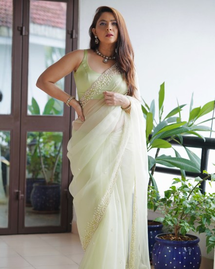 Sonalee Kulkarni Photos 