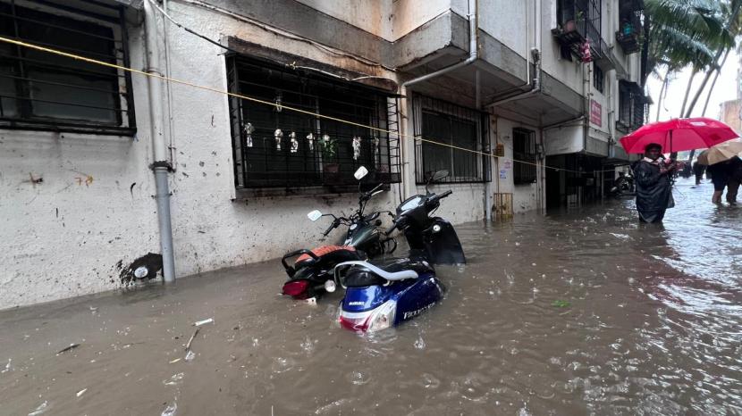 Pune Heavy Rainfall Alert Today in Marathi, pune rain latest photos by indian express