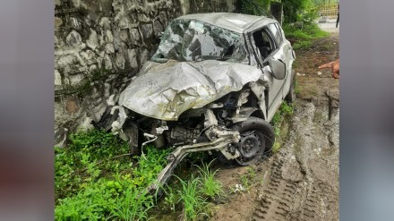 Car crashes as driver loses control amid sound of Insta reel