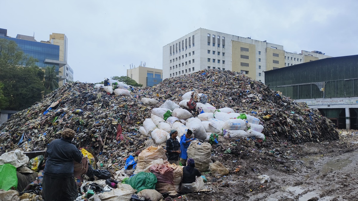 Project Harbage thane residents oppose wagle estate waste disposal Project garbage in ...