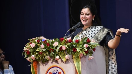 Navneet Ranas visits to Daryapur constituency are causing unrest in Shiv Sena Shinde faction