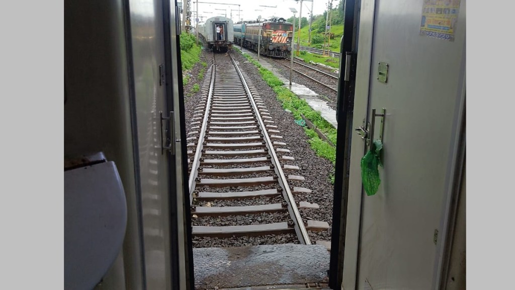Panchavati Express coupling broke marathi news Panchavati Express coupling broke marathi news