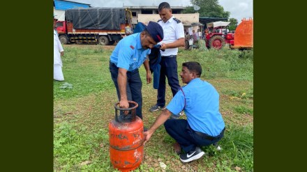 lpg cylinder caught fire in mauli palkhi ceremony