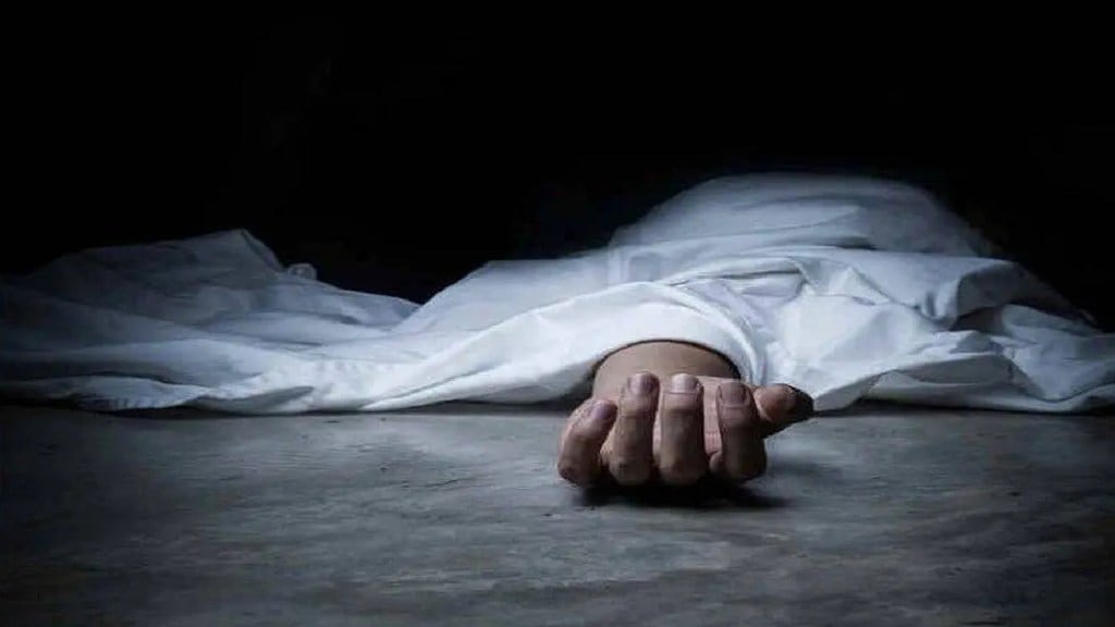 Pointman Suraj Seth dies while connecting engine to Kornak Express at CSMT railway station of Central Railway Mumbai Pointman Suraj Seth dies while connecting engine to Kornak Express at CSMT railway station of Central Railway Mumbai