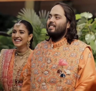 Bollywood actress janhvi Kapoor with her boyfriend attend anant ambani Radhika mameru ceremony